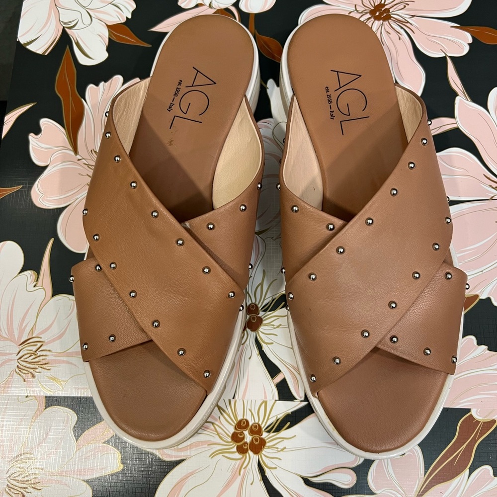 EUC AGL Women's Tan Slide Slip-on Sandals Sz 9